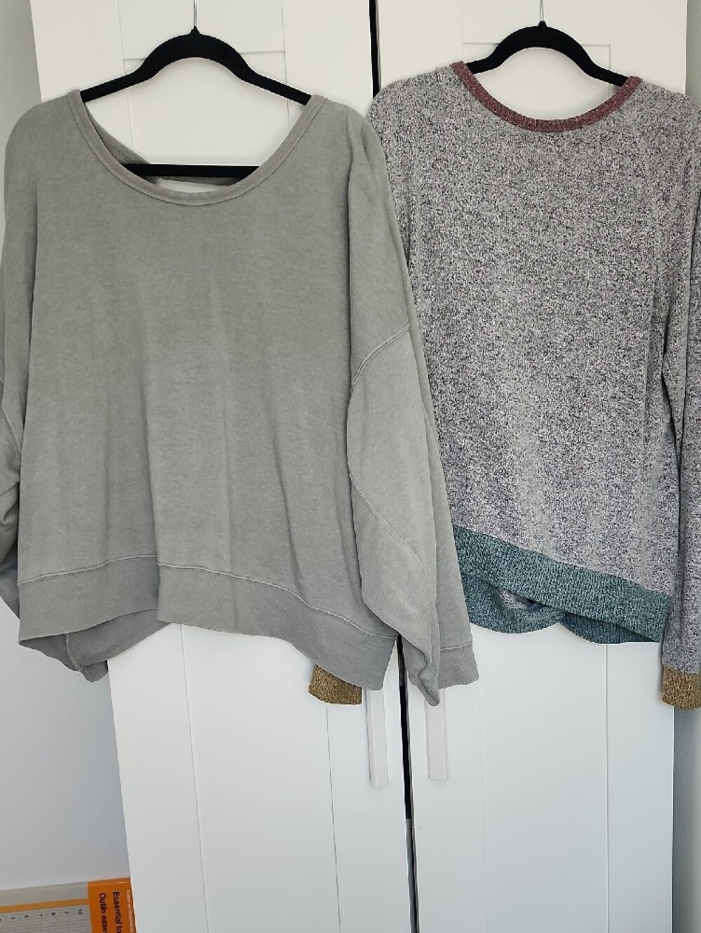 Bundle 2 Women’s Open-Back Sweatshirts - Picture 2 of 2